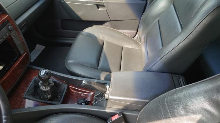 Opel Omega B Caravan 2.2 16V Sloopvoertuig (2003, Grijs)