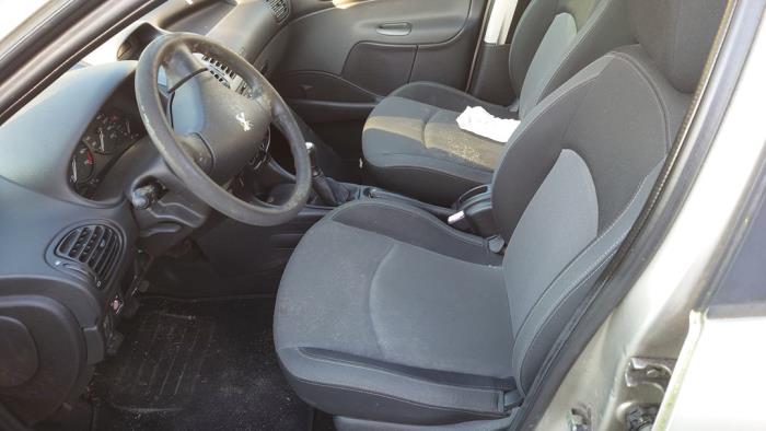 Peugeot 206 1.4 XR,XS,XT,Gentry Sloopvoertuig (2008, Grijs)