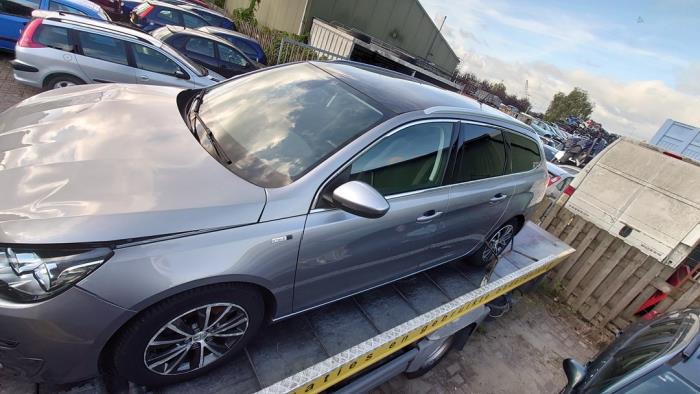 Peugeot 308 SW 1.2 12V e-THP PureTech 130 Sloopvoertuig (2015, Grijs)