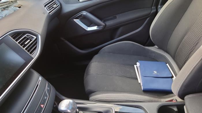 Peugeot 308 SW 1.2 12V e-THP PureTech 130 Sloopvoertuig (2015, Grijs)