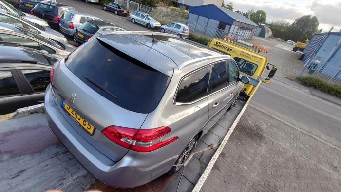 Peugeot 308 SW 1.2 12V e-THP PureTech 130 Sloopvoertuig (2015, Grijs)