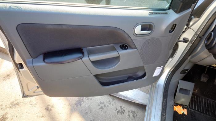 Ford Fiesta 5 1.4 16V Sloopvoertuig (2003, Grijs)