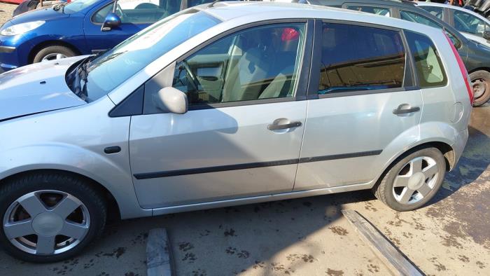 Ford Fiesta 5 1.4 16V Sloopvoertuig (2003, Grijs)