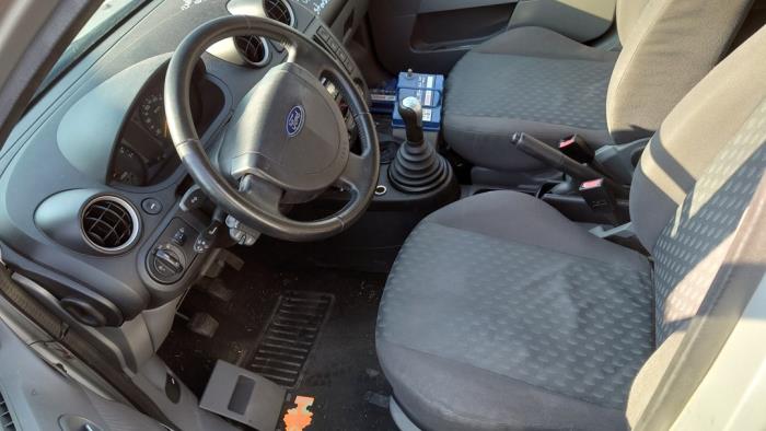 Ford Fiesta 5 1.4 16V Sloopvoertuig (2003, Grijs)