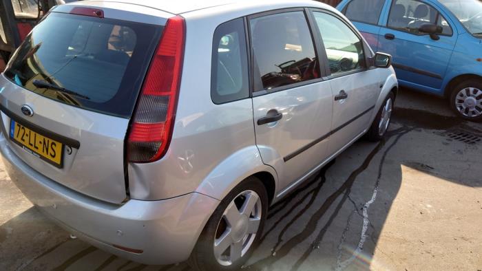 Ford Fiesta 5 1.4 16V Sloopvoertuig (2003, Grijs)