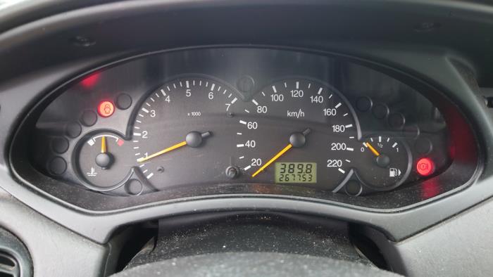 Ford Focus 1 Wagon 1.6 16V Sloopvoertuig (2002, Grijs)