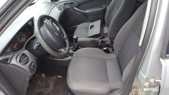 Ford Focus 1 Wagon 1.6 16V Sloopvoertuig (2002, Grijs)