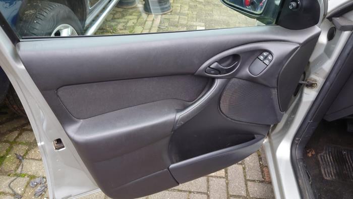 Ford Focus 1 Wagon 1.6 16V Sloopvoertuig (2002, Grijs)