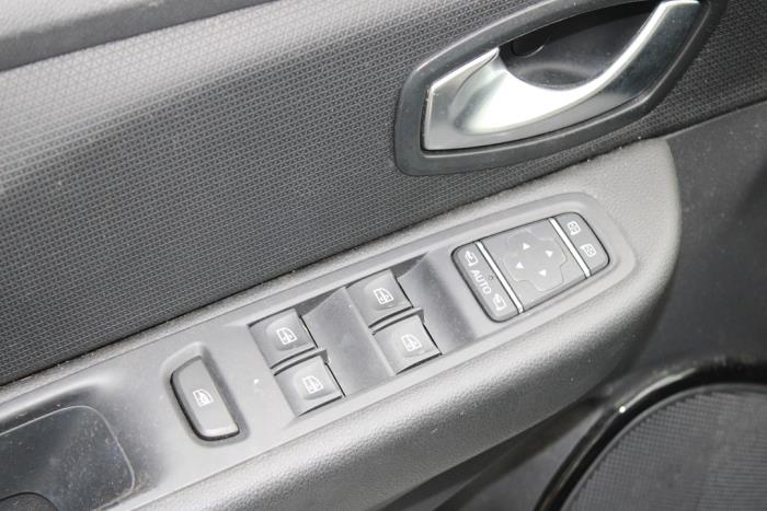 Renault Clio IV 0.9 Energy TCE 75 12V Sloopvoertuig (2018, Grijs)