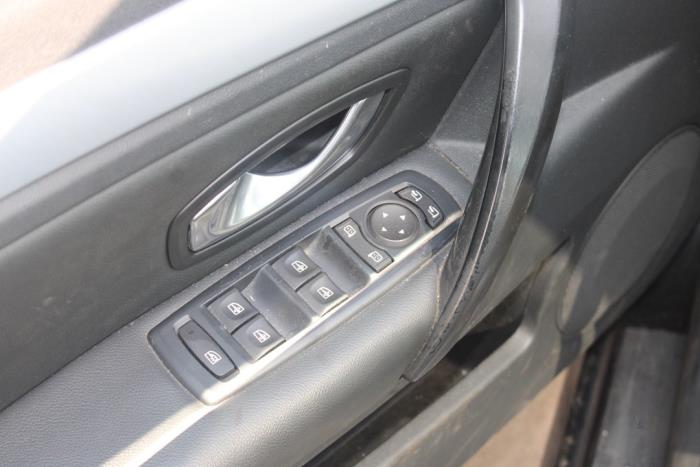 Renault Laguna III Estate 2.0 dCi 16V 150 Sloopvoertuig (2008, Zwart)