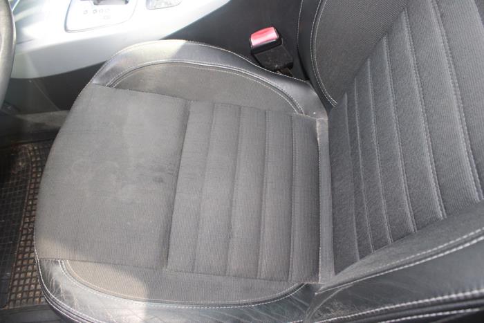 Renault Laguna III Estate 2.0 dCi 16V 150 Sloopvoertuig (2008, Zwart)