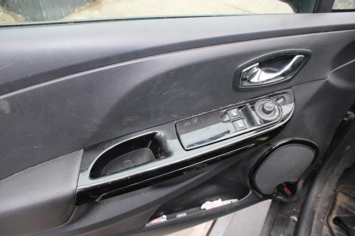 Renault Clio IV 0.9 Energy TCE 90 12V Sloopvoertuig (2014, Zwart)