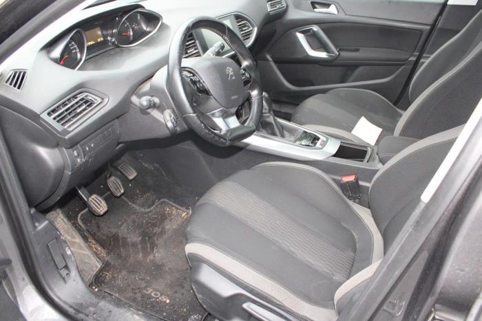 Peugeot 308 1.2 12V e-THP PureTech 110 Sloopvoertuig (2016, Grijs)