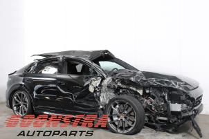 Porsche Cayenne Coupe 3.0 V6 24V Turbo Sloopvoertuig (2019, Zwart)