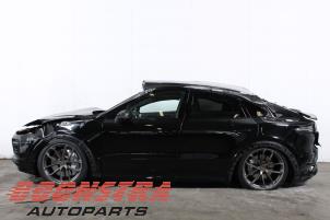 Porsche Cayenne Coupe 3.0 V6 24V Turbo Sloopvoertuig (2019, Zwart)