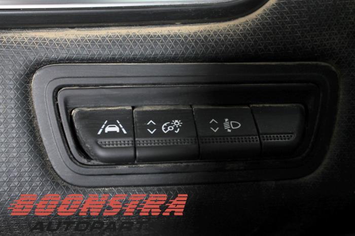 Renault Clio V 1.3 TCe 130 16V Sloopvoertuig (2019, Rood)