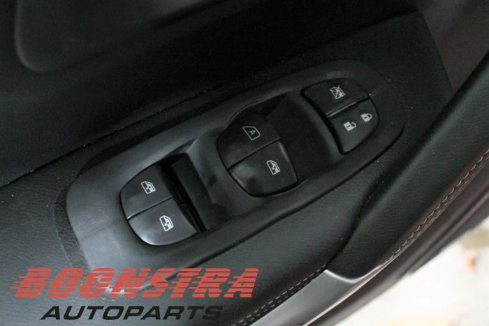 Renault Kadjar 1.2 Energy TCE 130 Sloopvoertuig (2017, Rood)