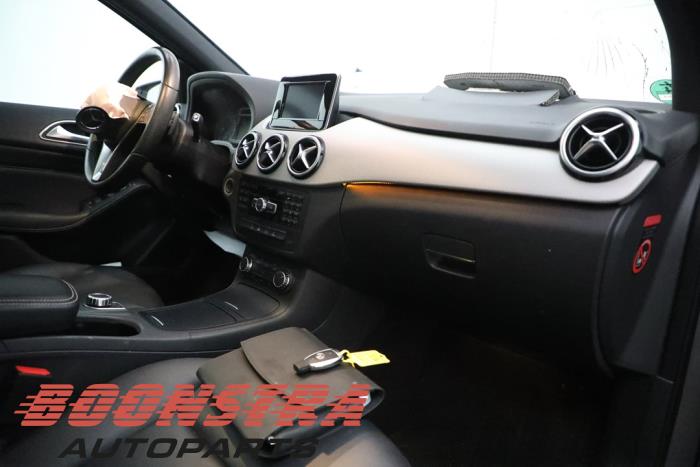 Mercedes B 1.6 B-180 BlueEFFICIENCY Turbo 16V Sloopvoertuig (2012, Grijs)