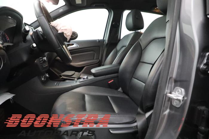 Mercedes B 1.6 B-180 BlueEFFICIENCY Turbo 16V Sloopvoertuig (2012, Grijs)