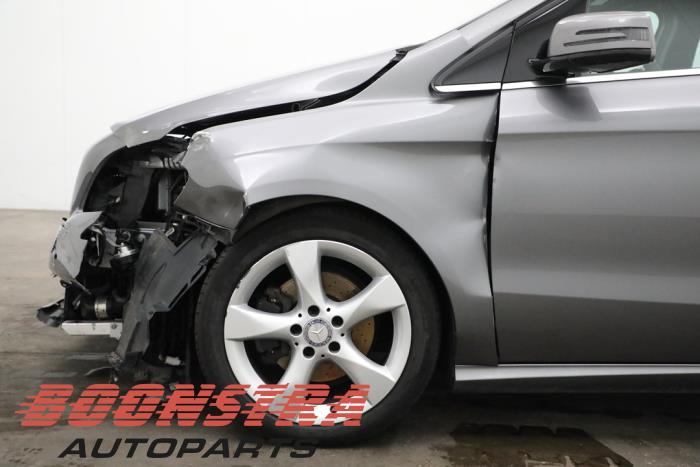 Mercedes B 1.6 B-180 BlueEFFICIENCY Turbo 16V Sloopvoertuig (2012, Grijs)