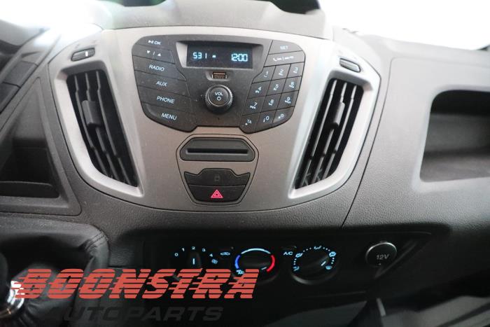 Ford Transit Custom 2.0 TDCi 16V Eco Blue 105 Sloopvoertuig (2018, Roze, Wit)