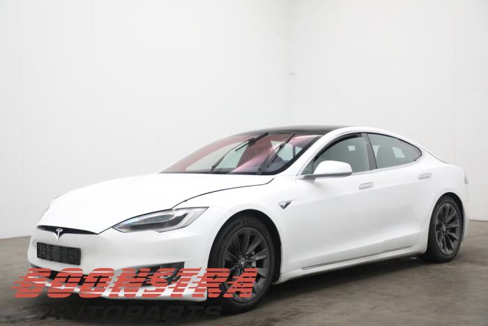 Tesla Model S 75D 2016-06 / 0-00