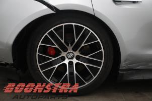 Porsche Taycan 4S Sloopvoertuig (2020, Grijs)