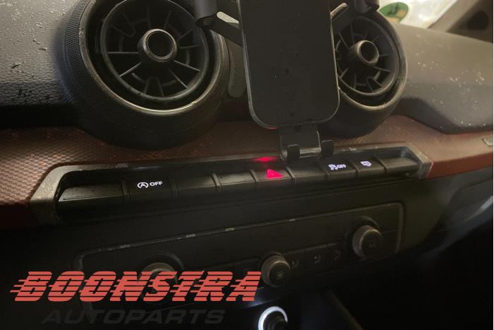 Audi Q2 1.4 TFSI 16V 150 Sloopvoertuig (2018, Grijs)