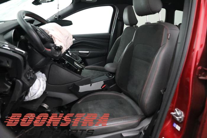 Ford Kuga II 1.5 EcoBoost 16V 150 Sloopvoertuig (2017, Rood)