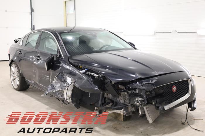 Jaguar XE 2.0d 180 16V Sloopvoertuig (2017, Zwart)