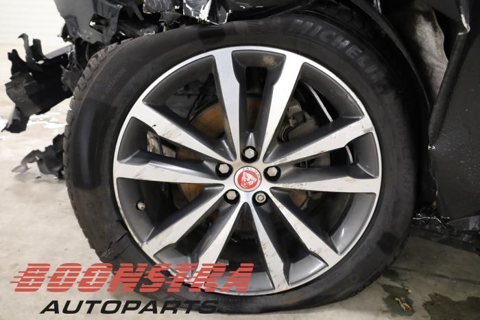 Jaguar F-Pace 2.0 D 180 16V Sloopvoertuig (2017, Zwart)