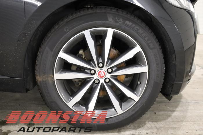 Jaguar F-Pace 2.0 D 180 16V Sloopvoertuig (2017, Zwart)