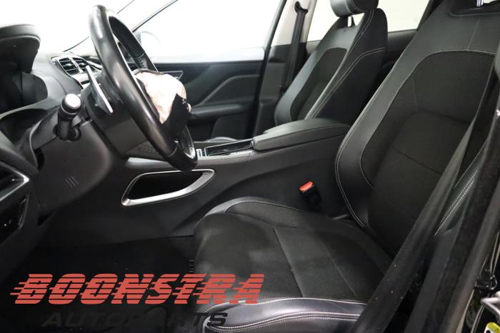 Jaguar F-Pace 2.0 D 180 16V Sloopvoertuig (2017, Zwart)