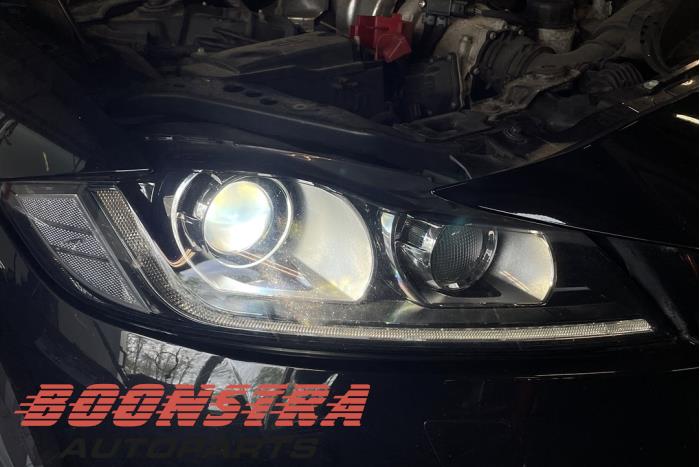 Jaguar F-Pace 2.0 D 180 16V Sloopvoertuig (2017, Zwart)