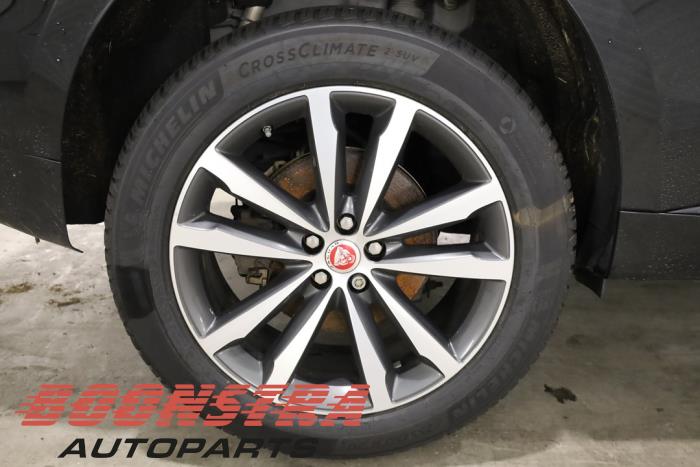 Jaguar F-Pace 2.0 D 180 16V Sloopvoertuig (2017, Zwart)