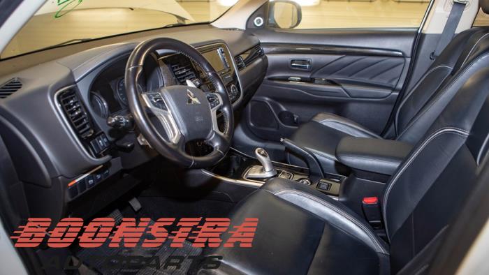 Mitsubishi Outlander 2.0 16V PHEV 4x4 Sloopvoertuig (2016, Wit)