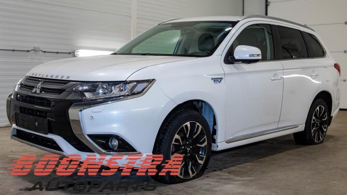 Mitsubishi Outlander 2.0 16V PHEV 4x4 Sloopvoertuig (2016, Wit)