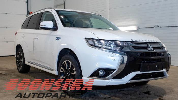 Mitsubishi Outlander 2.0 16V PHEV 4x4 Sloopvoertuig (2016, Wit)