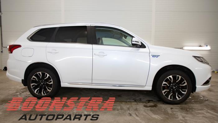 Mitsubishi Outlander 2.0 16V PHEV 4x4 Sloopvoertuig (2016, Wit)