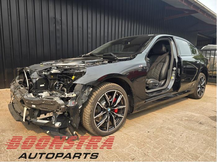 BMW 5 serie 530e 2.0 TwinPower Turbo 16V Sloopvoertuig (2025, Zwart)