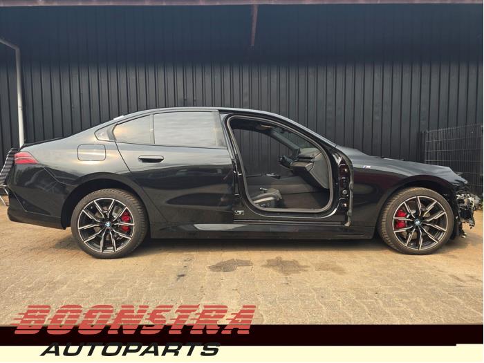 BMW 5 serie 530e 2.0 TwinPower Turbo 16V Sloopvoertuig (2025, Zwart)