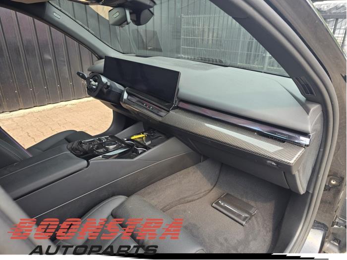 BMW 5 serie 530e 2.0 TwinPower Turbo 16V Sloopvoertuig (2025, Zwart)