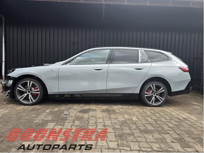 BMW 5 serie Touring 530e 2.0 TwinPower Turbo 16V Sloopvoertuig (2024, Grijs)