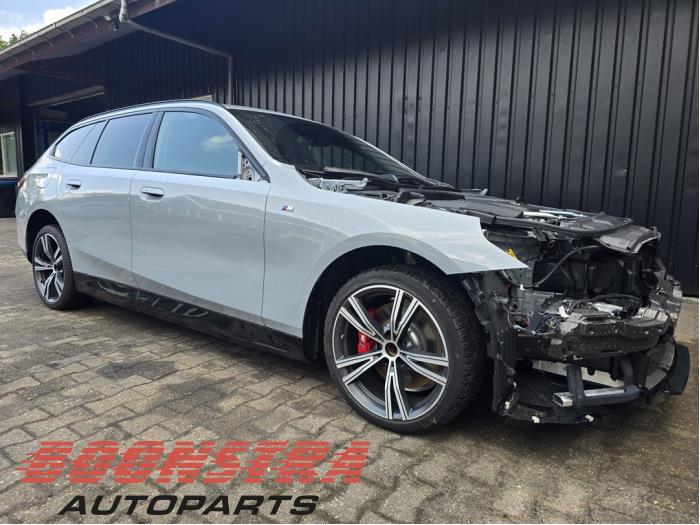 BMW 5 serie Touring 530e 2.0 TwinPower Turbo 16V Sloopvoertuig (2024, Grijs)