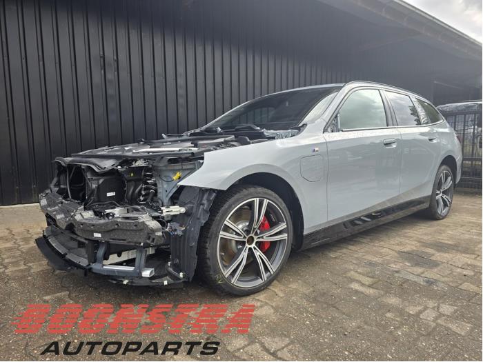 BMW 5 serie Touring 530e 2.0 TwinPower Turbo 16V Sloopvoertuig (2024, Grijs)