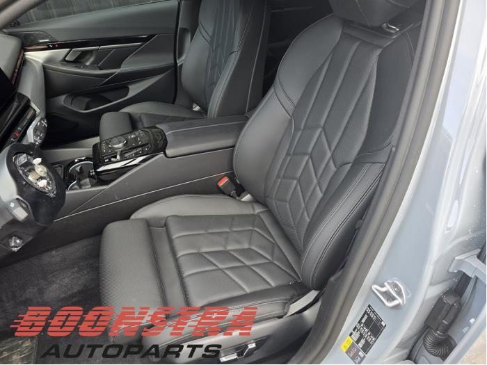 BMW 5 serie Touring 530e 2.0 TwinPower Turbo 16V Sloopvoertuig (2024, Grijs)