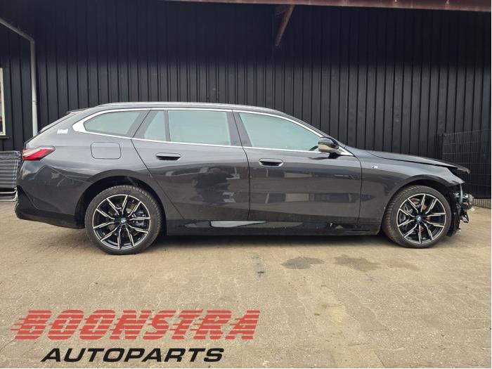 BMW i5 Touring eDrive40 84 kWh Sloopvoertuig (2024, Grijs)