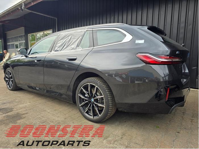 BMW i5 Touring eDrive40 84 kWh Sloopvoertuig (2024, Grijs)