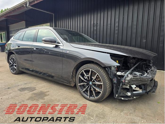 BMW i5 Touring eDrive40 84 kWh Sloopvoertuig (2024, Grijs)