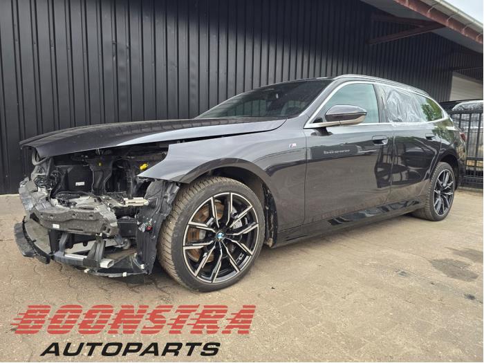 BMW i5 Touring eDrive40 84 kWh Sloopvoertuig (2024, Grijs)